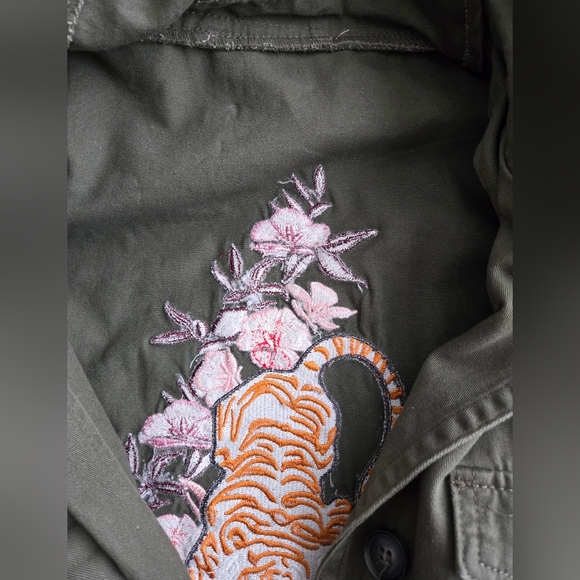 Liquid X Embroidered Floral Tiger Khaki Green Utility Jacket Size‎ M - Picture 7 of 9